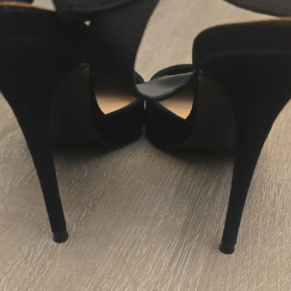 Steve Madden Black Stiletto Heels - Picture 3 of 5
